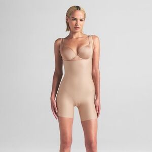 SKIMS Body Zoned Open Bust Mid Thigh Bodysuit – Clay | Size Large | NWT